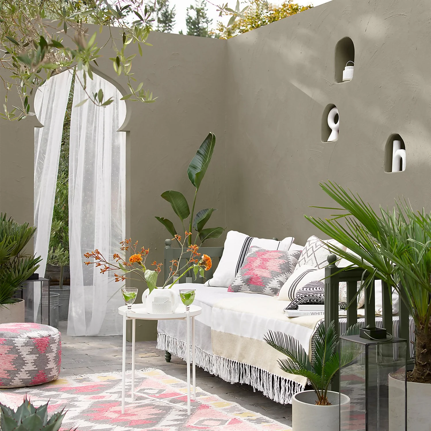 Sandtex® Ultra Smooth Masonry Paint Dark Stone - 5L 5 Sandtex® Ultra Smooth Masonry Paint Dark Stone - 5L - Image 3