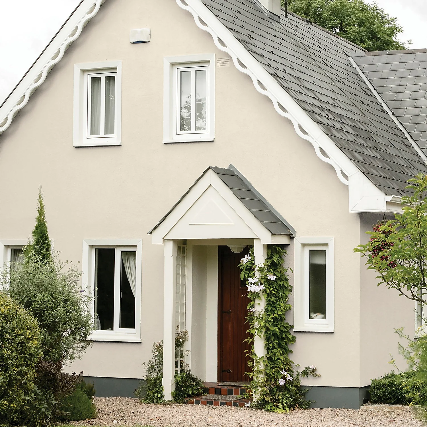 Sandtex® Ultra Smooth Masonry Paint Sandstone - 2.5L 4 Sandtex® Ultra Smooth Masonry Paint Sandstone - 2.5L - Image 2