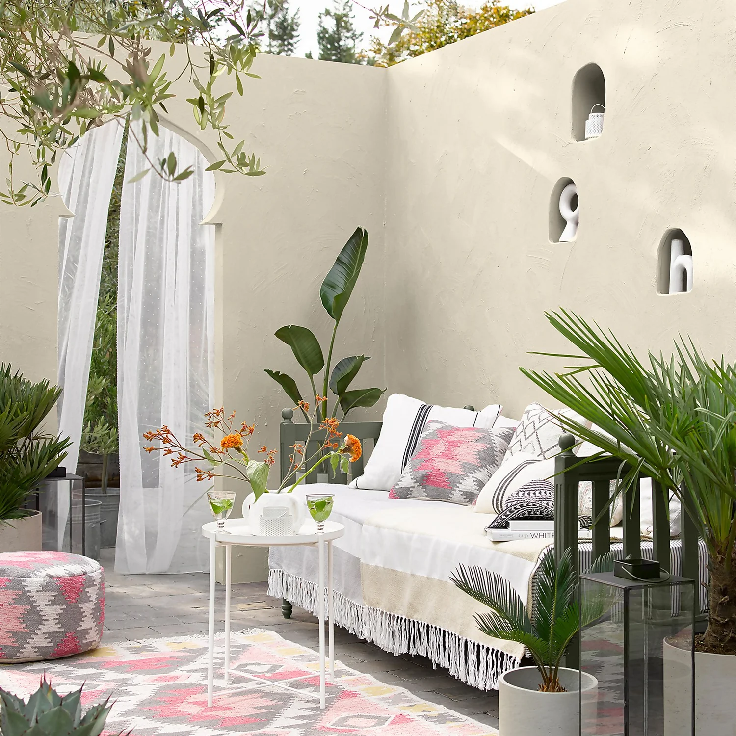 Sandtex® Textured Masonry Paint Ivory Stone - 5L 5 Sandtex® Textured Masonry Paint Ivory Stone - 5L - Image 3