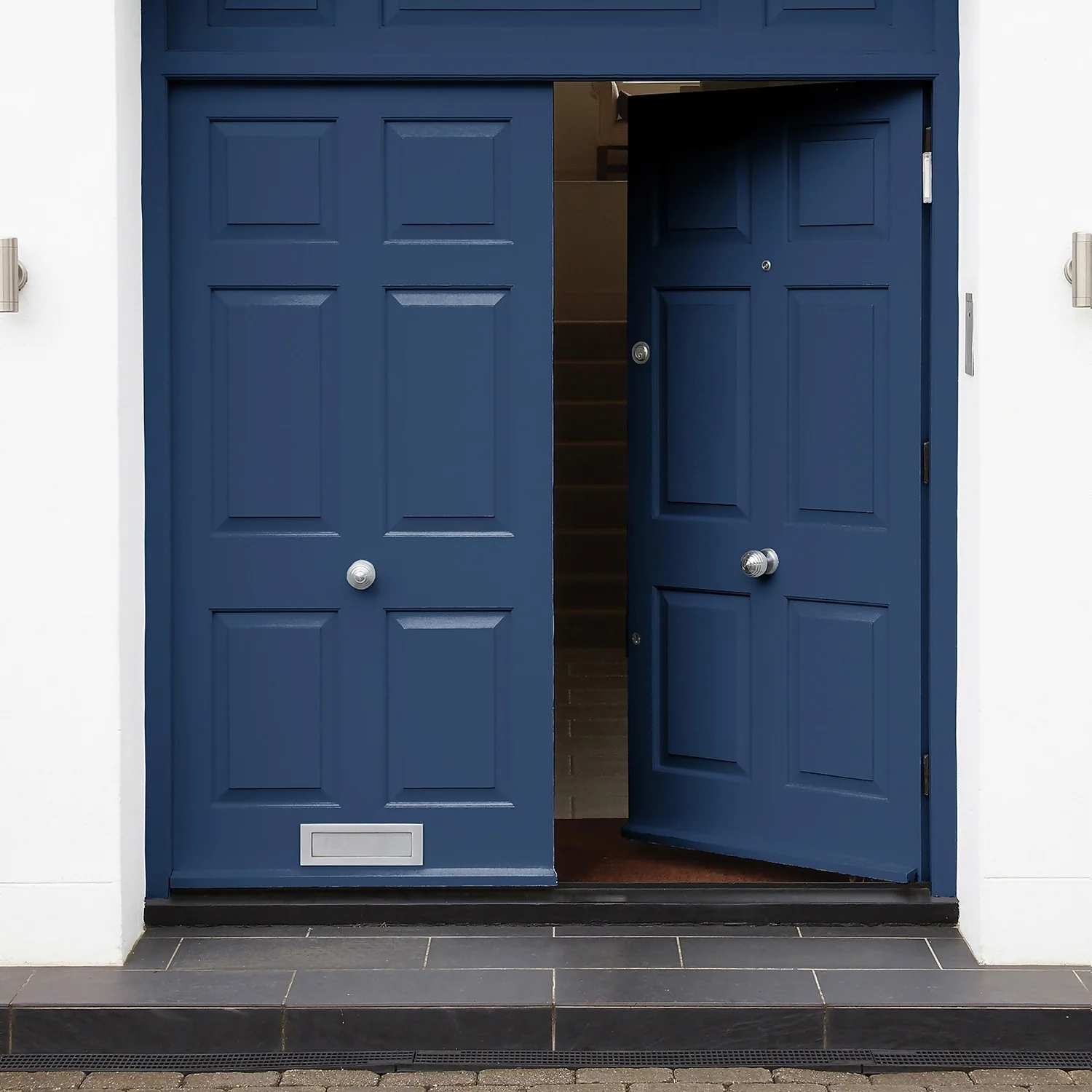 Sandtex® Rapid Dry Gloss Paint Oxford Blue - 750ml 4 Sandtex® Rapid Dry Gloss Paint Oxford Blue - 750ml - Image 2