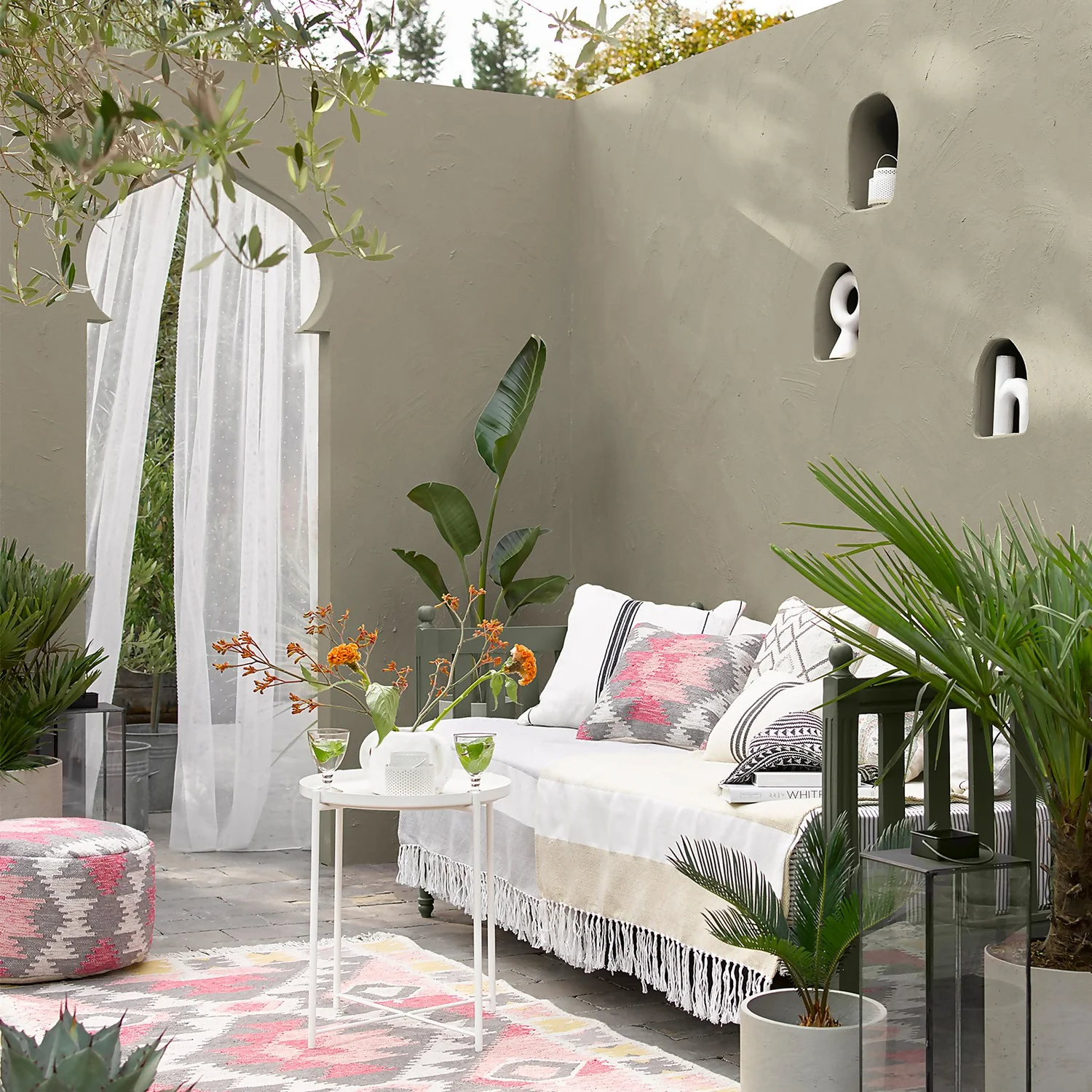 Sandtex Ultra Smooth Masonry Paint - French Grey - 150ml 5 Sandtex Ultra Smooth Masonry Paint - French Grey - 150ml - Image 3