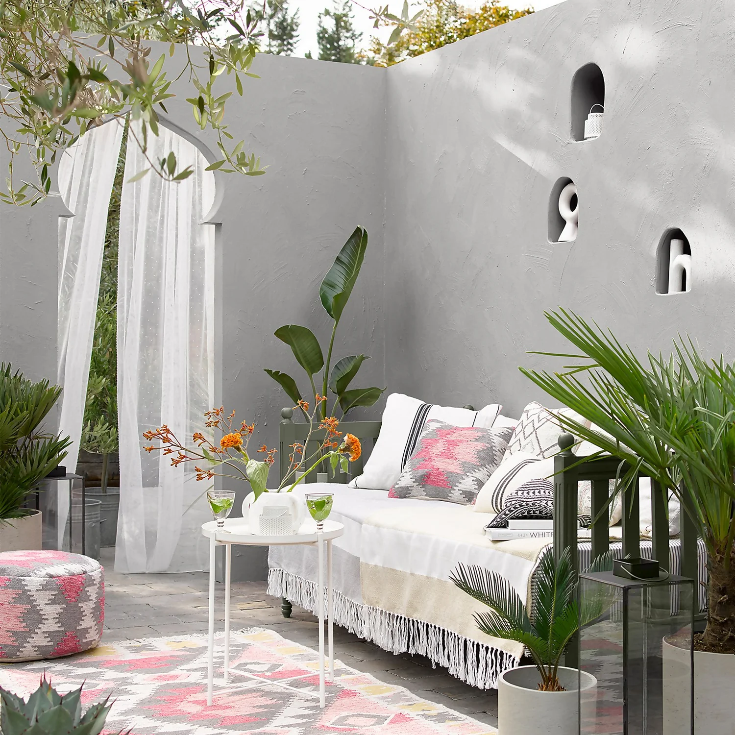 Sandtex® Ultra Smooth Masonry Paint Gravel - 10L 5 Sandtex® Ultra Smooth Masonry Paint Gravel - 10L - Image 3