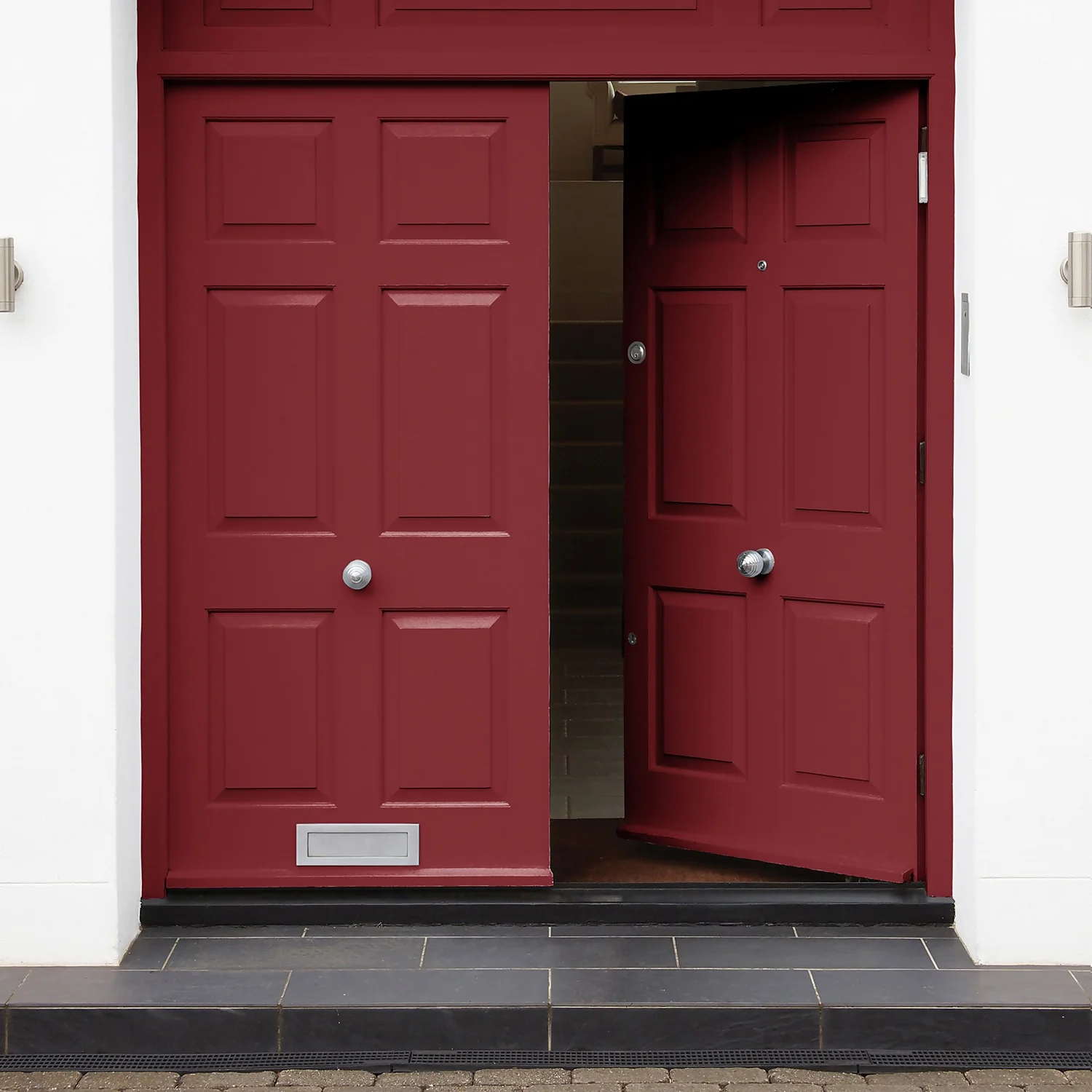 Sandtex® Exterior 10 Year Gloss Paint Classic Burgundy - 750ml 4 Sandtex® Exterior 10 Year Gloss Paint Classic Burgundy - 750ml - Image 2