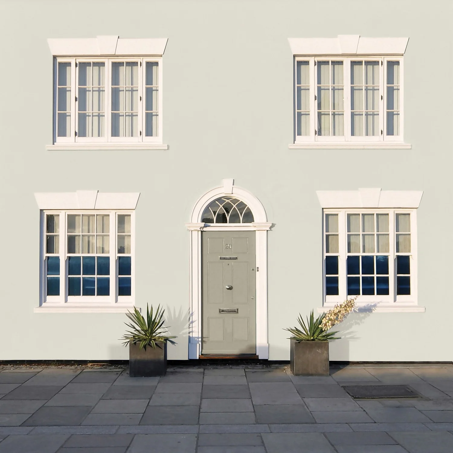 Sandtex® Ultra Smooth Masonry Paint Chalk Hill - 10L 8 Sandtex® Ultra Smooth Masonry Paint Chalk Hill - 10L - Image 6