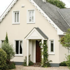 Sandtex Fine Textured Masonry Paint 5L Ivory Stone